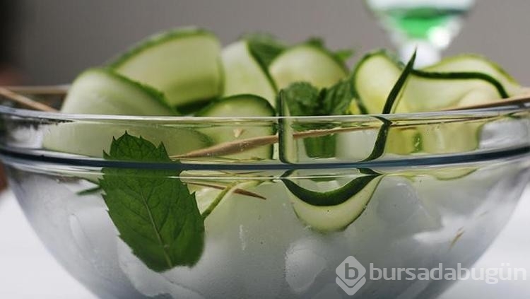 Ünlü model yüzünü bebek gibi yapan sırrı paylaştı!