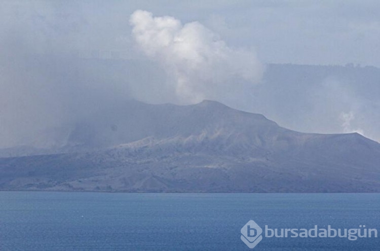 Taal Yanardağı'nda hareketlilik! Yüzlerce insan tahliye edildi