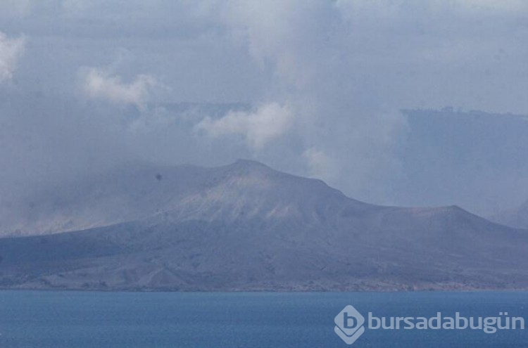 Taal Yanardağı'nda hareketlilik! Yüzlerce insan tahliye edildi
