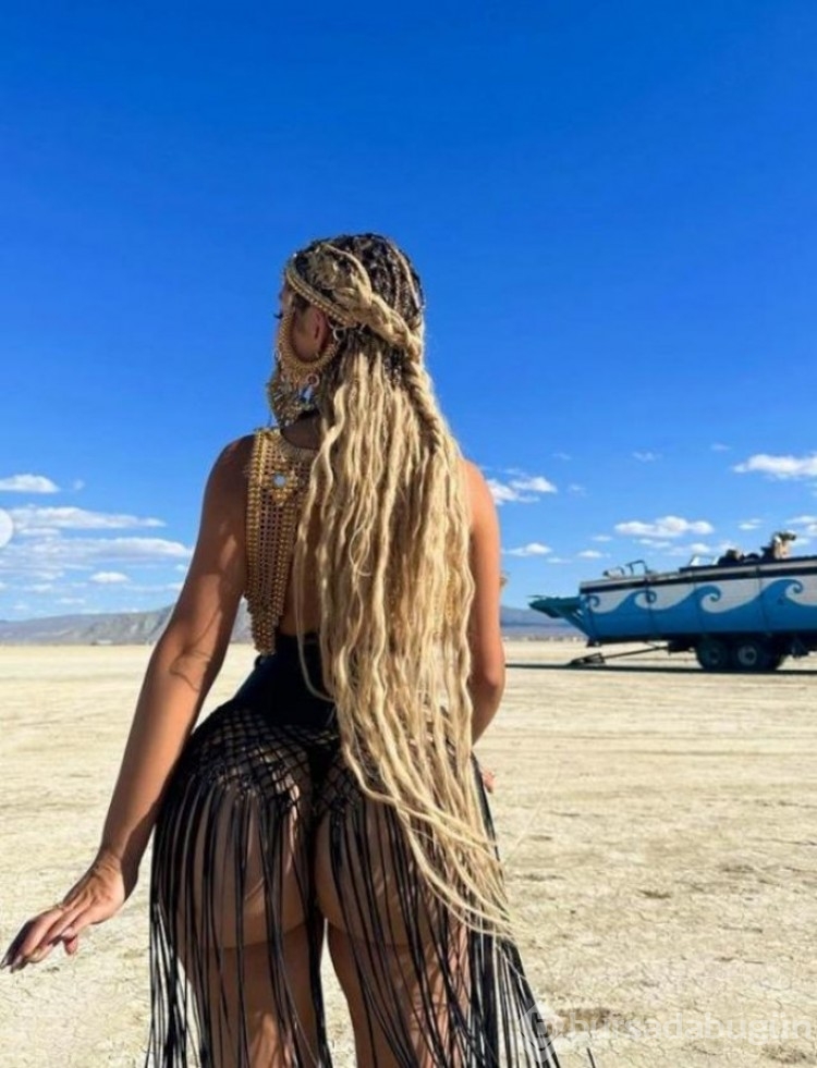 Demi Rose festival tarzıyla olay oldu