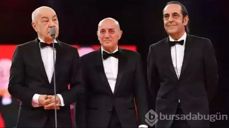 Mazhar Alanson sahnede Özkan Uğur'u andı: Böyle olmamalıydı!