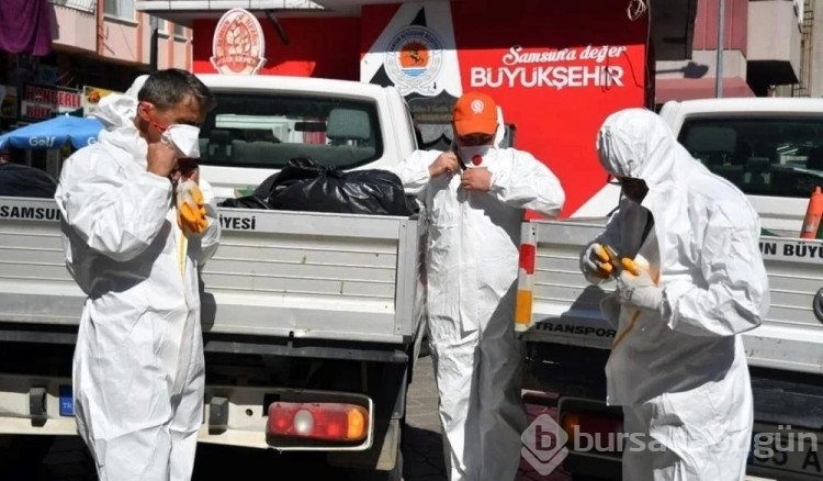 8 yıldır çöp biriktiren kadının evinden 2 kamyon çöp çıktı