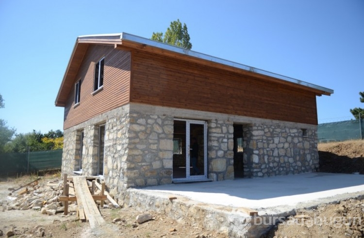 Bursa'da kaçak villa inşaatı yerle bir edildi