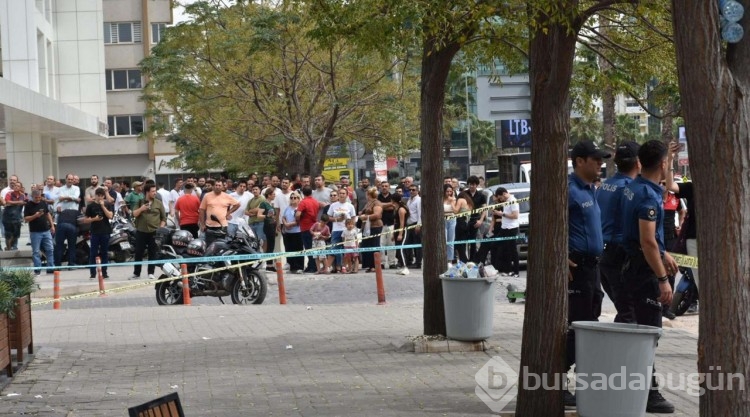 İzmir'de adliye önünde çatışma: 4 yaralı