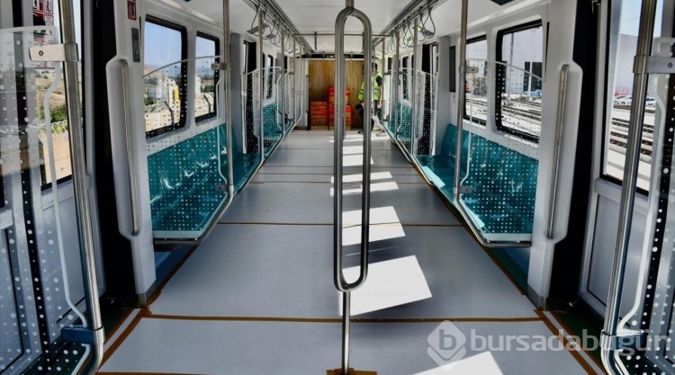 İlk yerli ve milli sürücüsüz metro aracı Gebze-Darıca hattında raylara indirildi