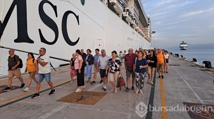 Kuşadası'na 7 kruvaziyerle 8 bin 370 turist geldi