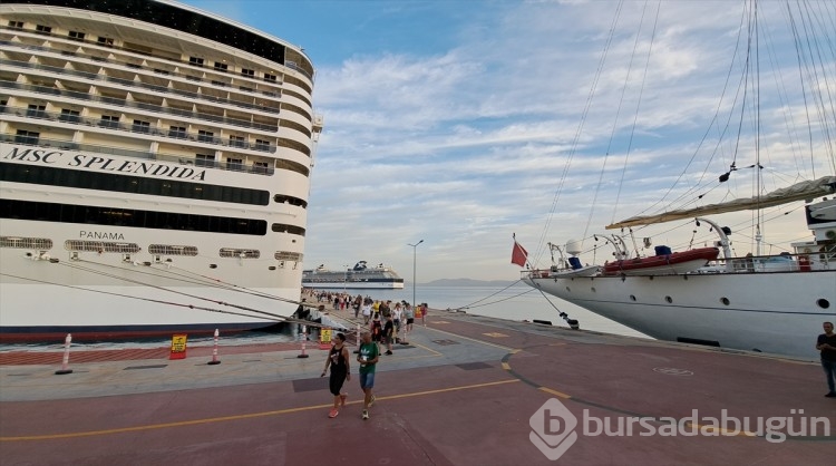 Kuşadası'na 7 kruvaziyerle 8 bin 370 turist geldi