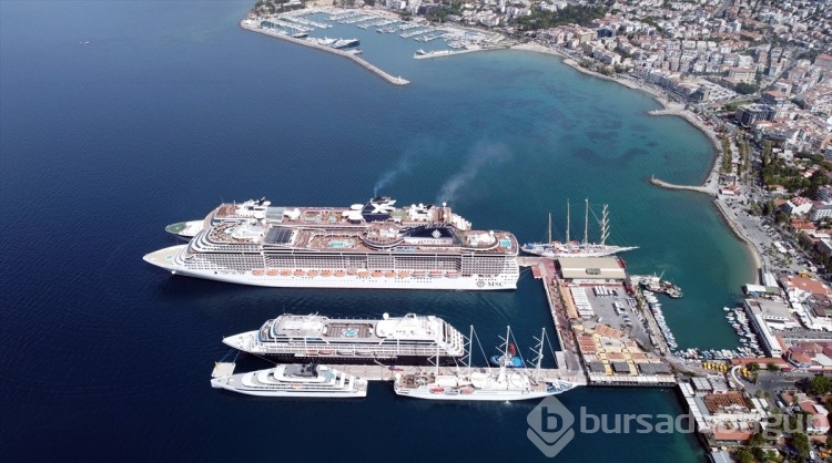 Kuşadası'na 7 kruvaziyerle 8 bin 370 turist geldi