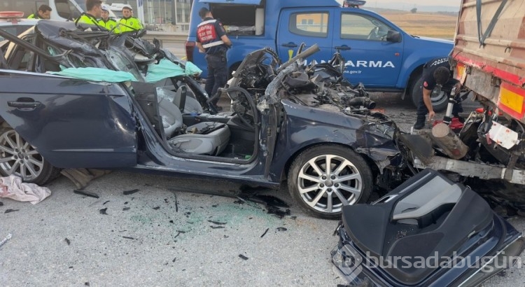 Bursa'da yeni nişanlı çift trafik kazasında hayatını kaybetti