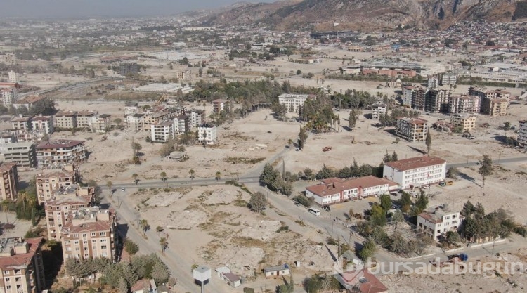Hatay'da enkazın yüzde 72'si kaldırıldı ama sokaklar tanınmaz halde!