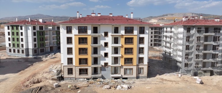 Adıyaman'da 650 deprem konutunun 1-1,5 ay içinde teslim edilmesi hedefleniyor