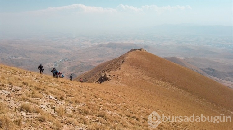 Kösedağı'na tırmanan dağcılar "Karabağ Azerbaycan'ındır" pankartı açtı