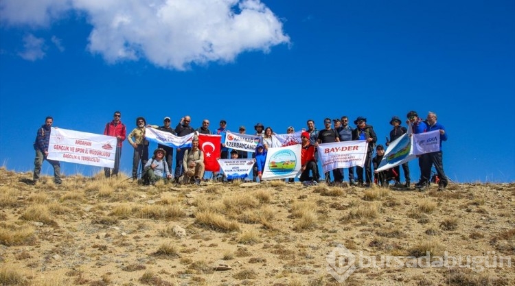 Kösedağı'na tırmanan dağcılar "Karabağ Azerbaycan'ındır" pankartı açtı