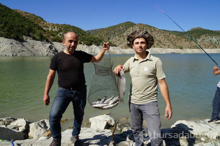 Kastamonu'da balık kafesleri yırtıldı, oltasını alan baraja koştu!