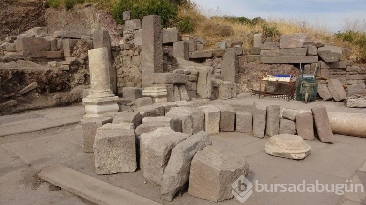 Assos Antik Kenti'nde 1800 yıllık kaplar bulundu