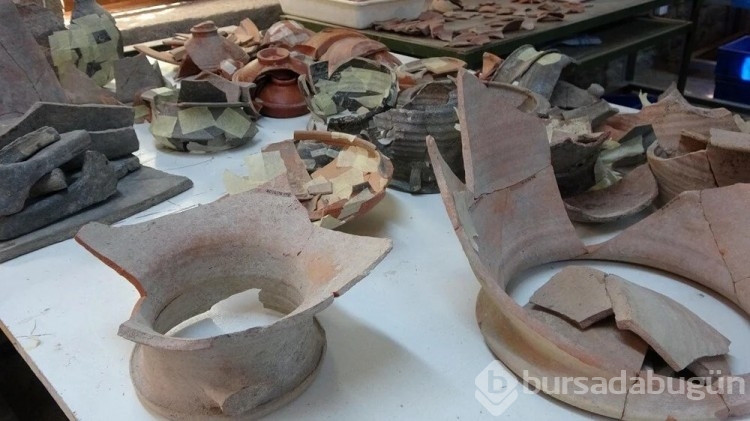 Assos Antik Kenti'nde 1800 yıllık kaplar bulundu