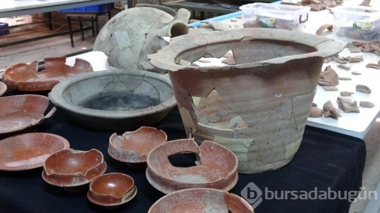 Assos Antik Kenti'nde 1800 yıllık kaplar bulundu