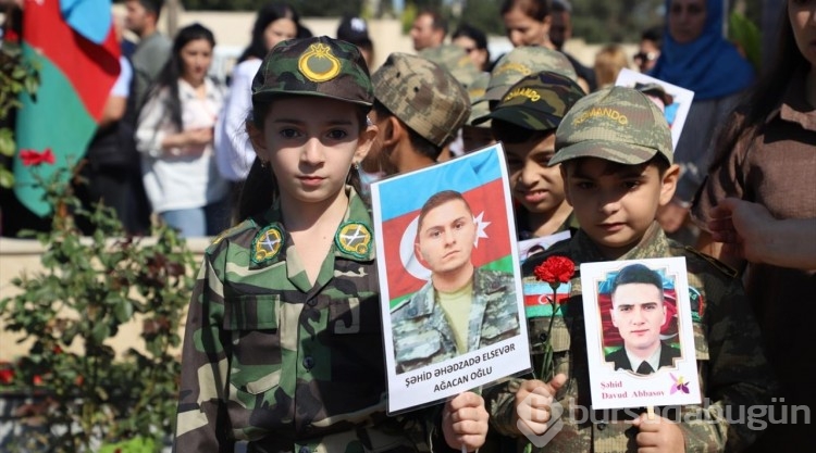 Azerbaycan'da 2. Karabağ Savaşı'nın yıl dönümünde şehitler anıldı