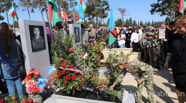 Azerbaycan'da 2. Karabağ Savaşı'nın yıl dönümünde şehitler anıldı