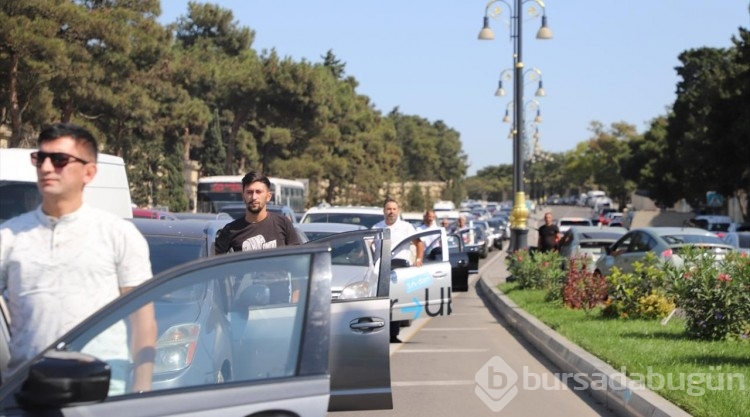 Azerbaycan'da 2. Karabağ Savaşı'nın yıl dönümünde şehitler anıldı