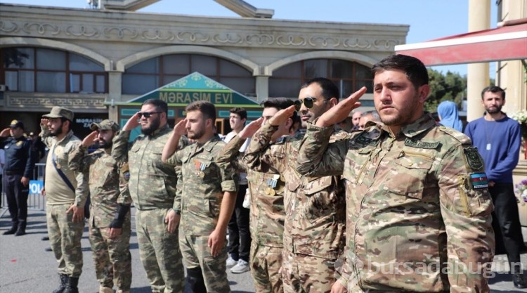 Azerbaycan'da 2. Karabağ Savaşı'nın yıl dönümünde şehitler anıldı