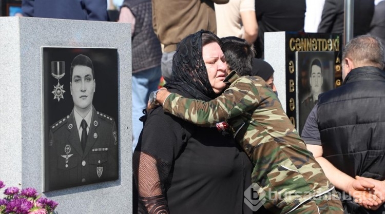 Azerbaycan'da 2. Karabağ Savaşı'nın yıl dönümünde şehitler anıldı