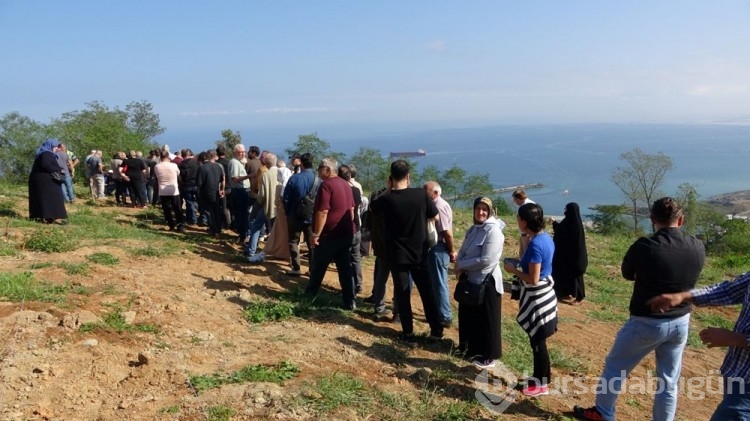 Deniz manzaralı mezar için birbirine girdiler