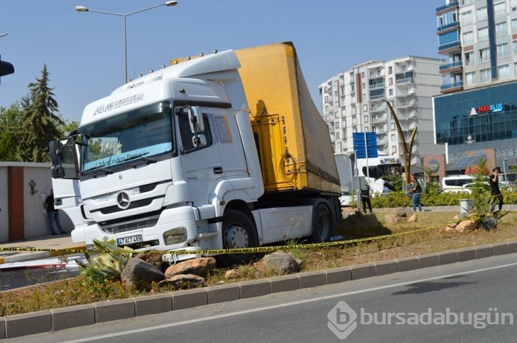 Mardin'de kovalamaca: "Dur" ihtarına uymayan TIR, lastiklerine ateş edilerek durduruldu