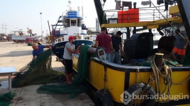 Balık diye çıktılar, ağları çekince şoke oldular!