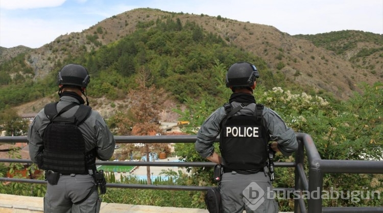Kosova polisi ile silahlı Sırp grubun çatıştığı köyü görüntülendi