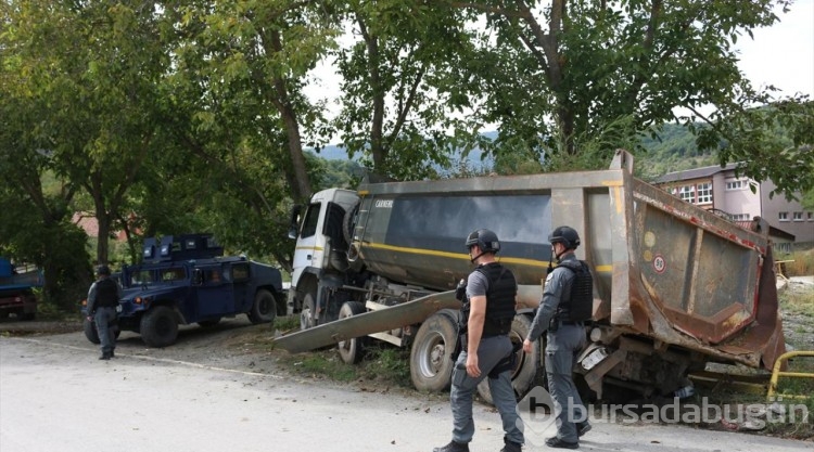 Kosova polisi ile silahlı Sırp grubun çatıştığı köyü görüntülendi
