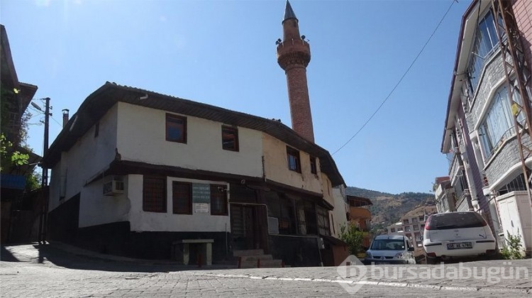Türkiye'de tek! Kaya caminin temeli yok