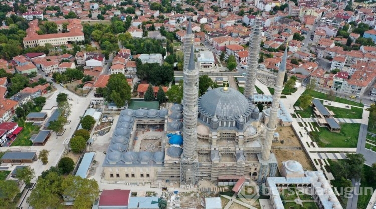Selimiye'de minare külahının altında bulunan çini çoğaltıldı