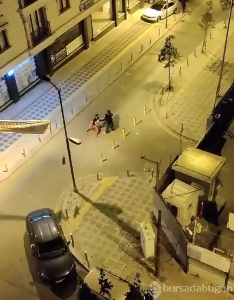 Tartıştığı kadınları sokak ortasında dövdü
