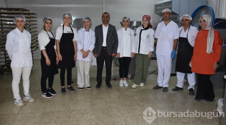Hakkari'de meslek lisesinde, günde 6 bin ekmek üretiliyor