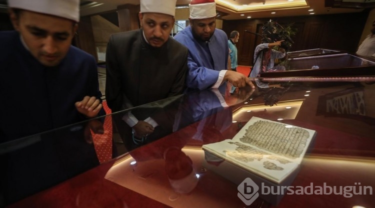 Restorasyonu tamamlanan 1400 yıllık el yazması Kur'an-ı Kerim sergilendi