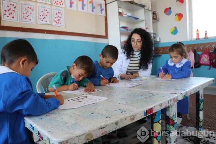 Eskişehirli Şebnem öğretmen: Gerçek sevgiyi Van'daki çocuklarda tattım
