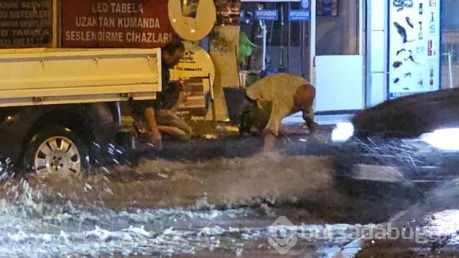 10 Dakikalık Sağanak Yağış Yolları Göle Çevirdi
