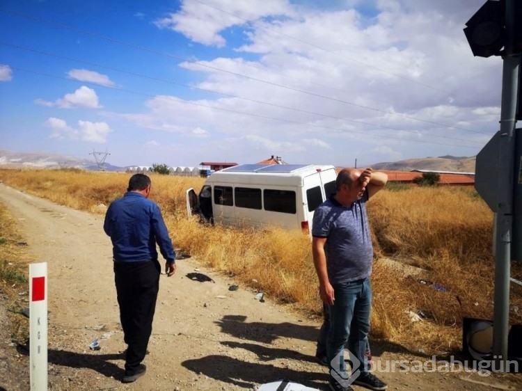 Yeni evli çifti balayı yolundaki kaza ayırdı