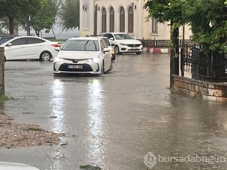 Çanakkale'de şiddetli yağış tekne batırdı