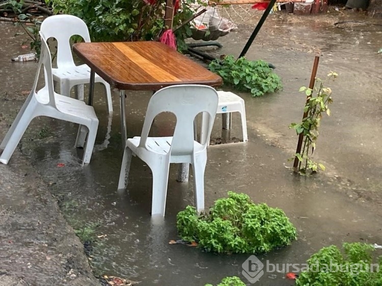 Çanakkale'de şiddetli yağış tekne batırdı