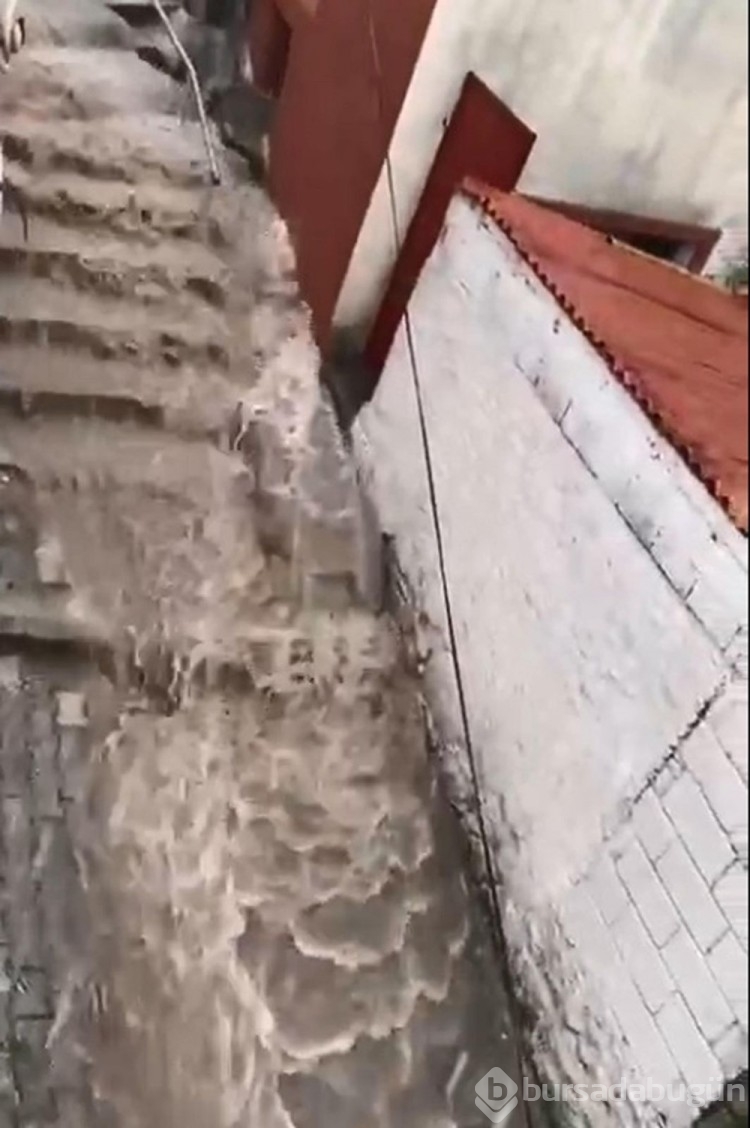 Çanakkale'de şiddetli yağış tekne batırdı