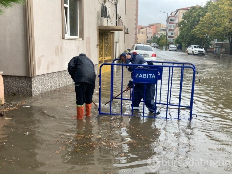 Çanakkale'de şiddetli yağış tekne batırdı