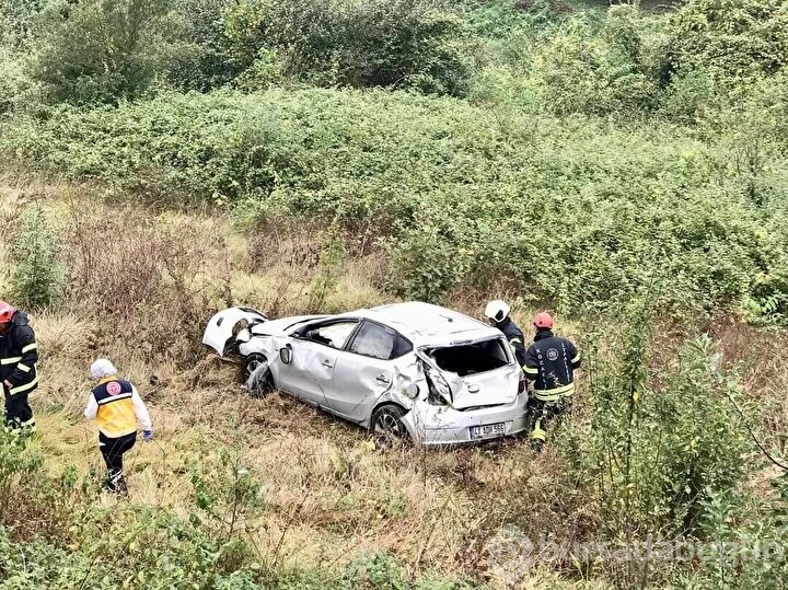 Yeşillik alana uçan otomobil defalarca takla attı