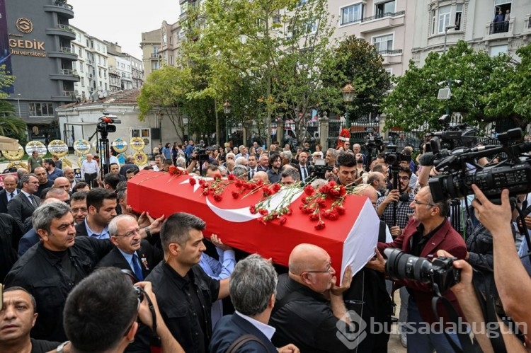 Gazeteci yazar Hıfzı Topuz son yolculuğuna uğurlandı
