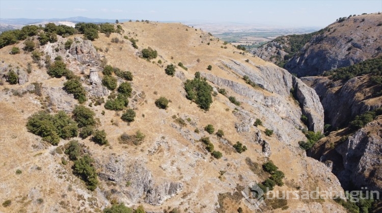 "Kızlar Kalesi"nin kalıntıları peribacalarına benzerliğiyle dikkati çekiyor