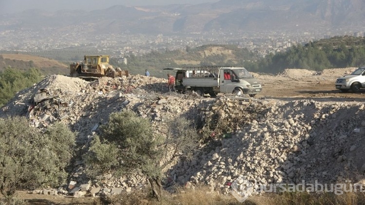 Hatay'da moloz "dağları"