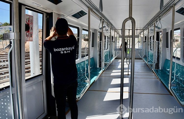 İlk yerli ve milli sürücüsüz metro aracı raylarda