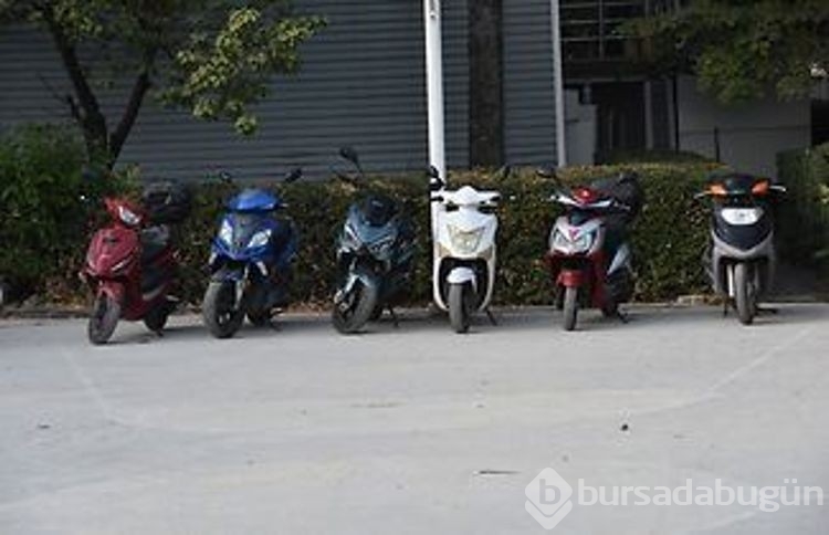 Görenler şoke oldu: Baskın yapılan ev çalıntı motosiklet dükkanı çıktı!