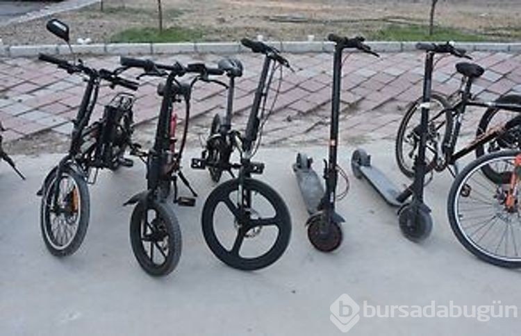 Görenler şoke oldu: Baskın yapılan ev çalıntı motosiklet dükkanı çıktı!
